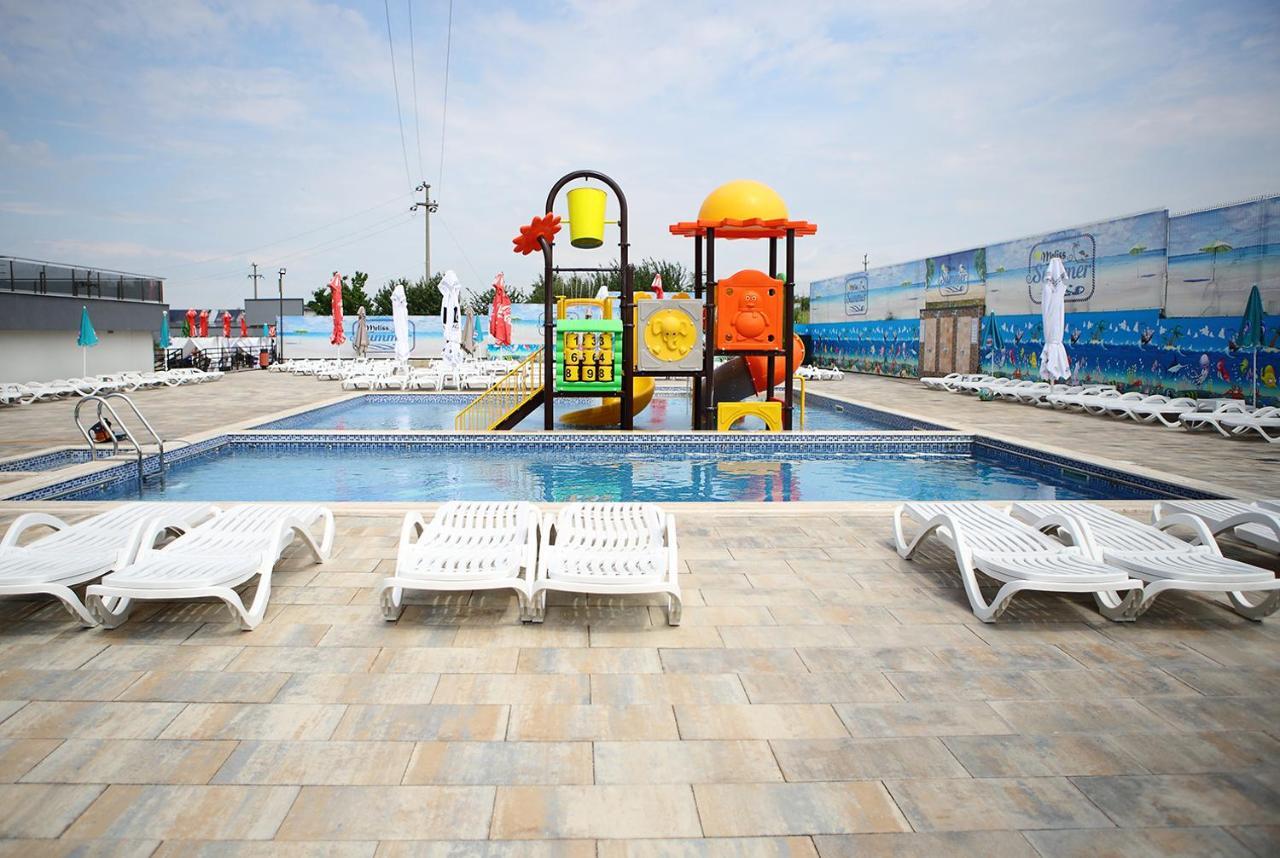Meliss Events Hotel Craiova Kültér fotó
