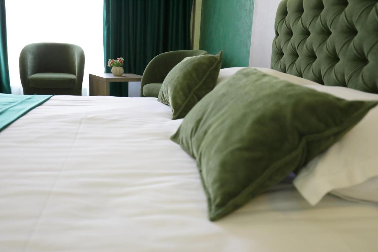 Meliss Events Hotel Craiova Kültér fotó