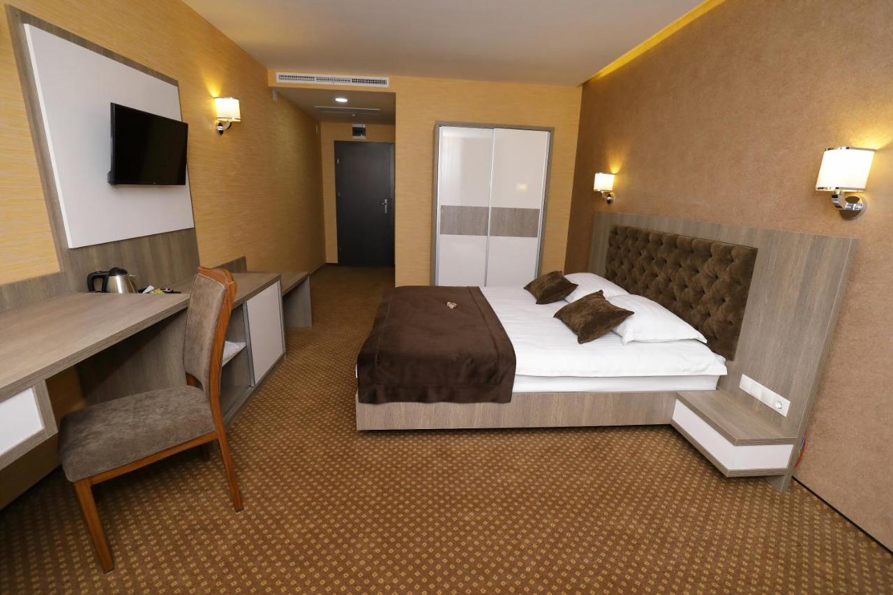 Meliss Events Hotel Craiova Kültér fotó