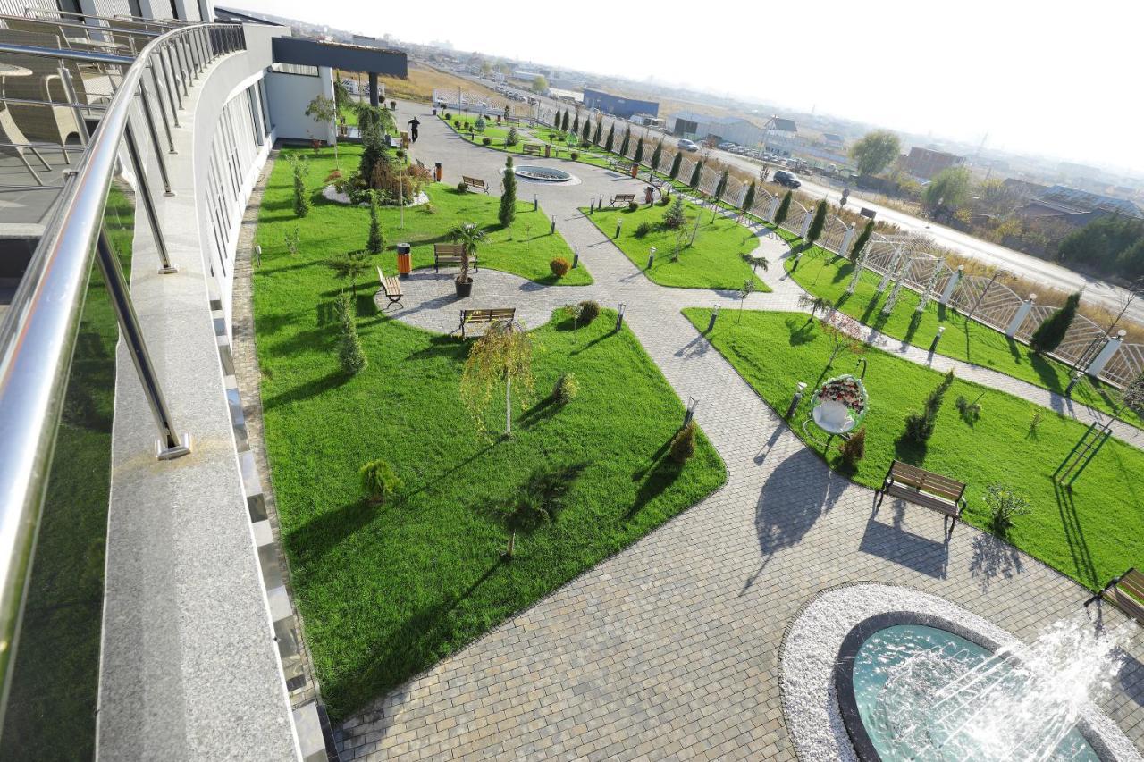 Meliss Events Hotel Craiova Kültér fotó
