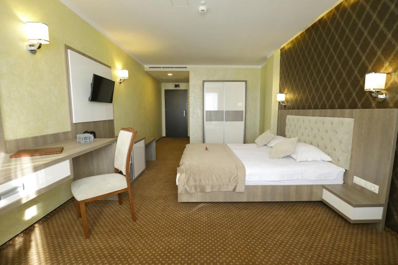 Meliss Events Hotel Craiova Kültér fotó