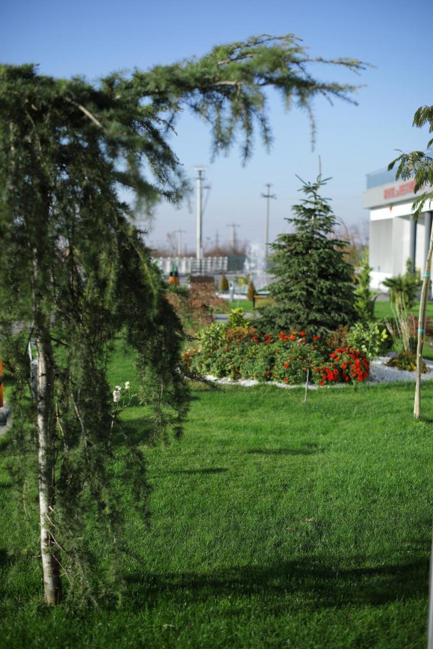 Meliss Events Hotel Craiova Kültér fotó