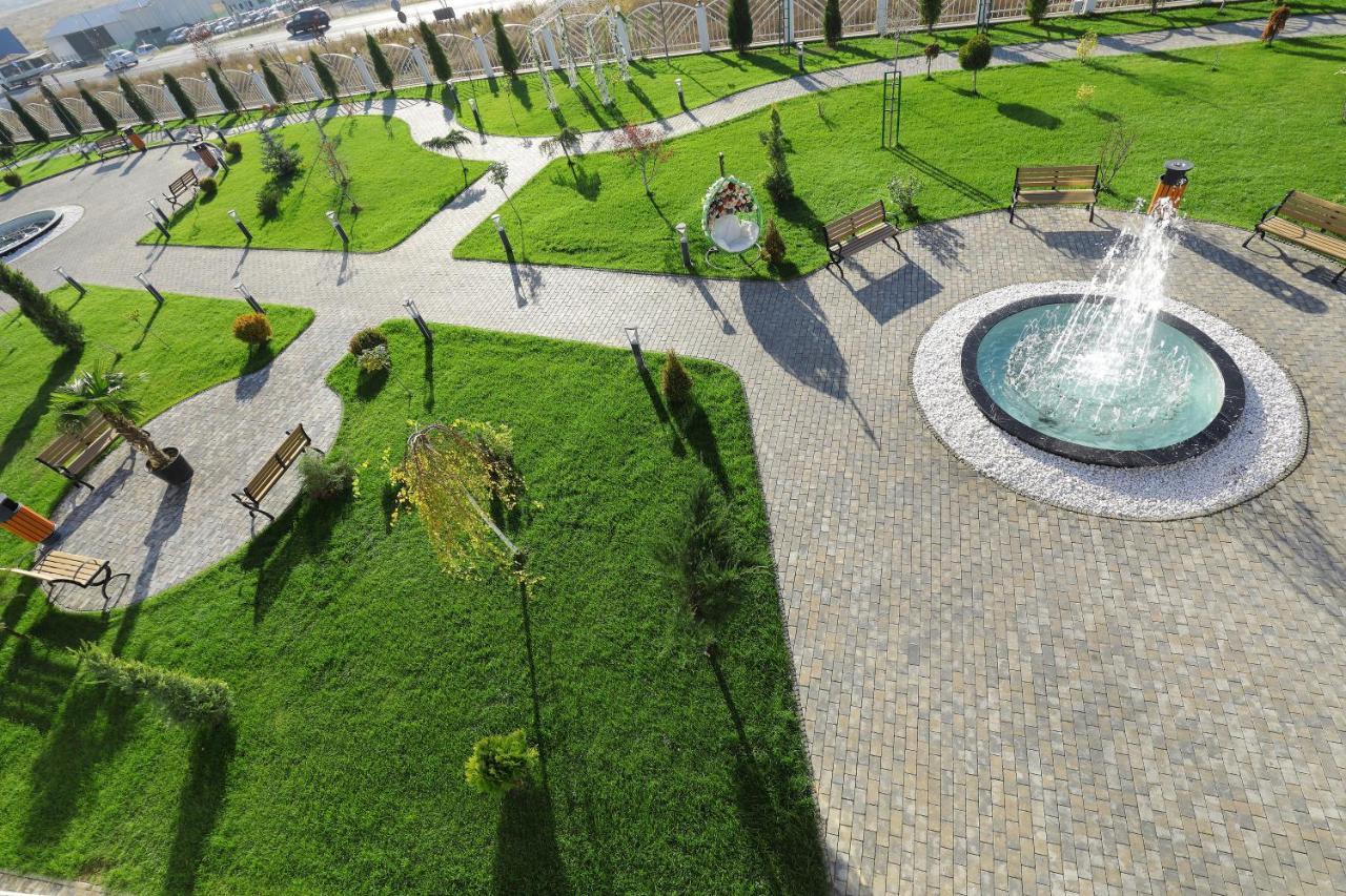 Meliss Events Hotel Craiova Kültér fotó